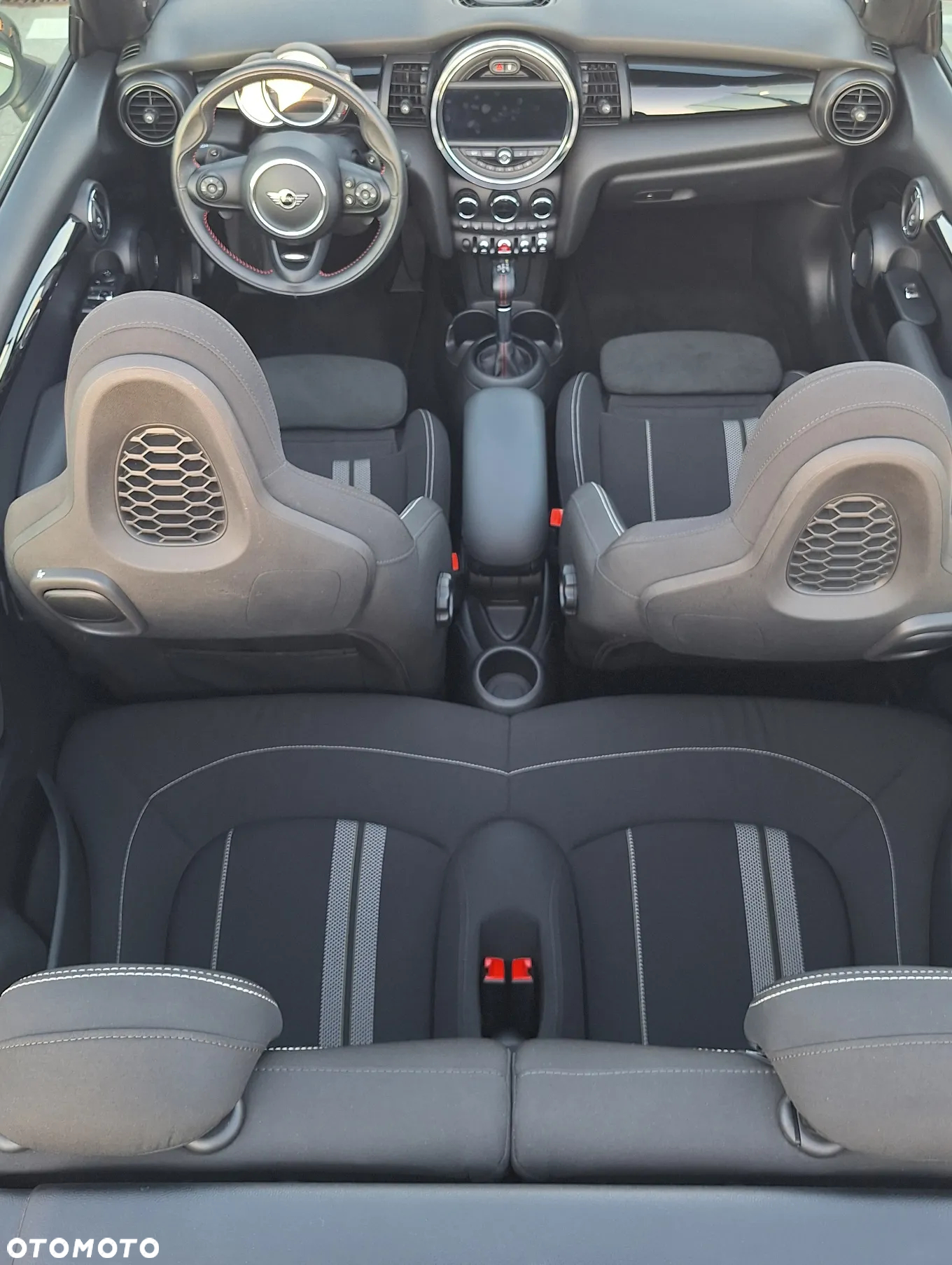 MINI Cooper S Cabrio Sidewalk - 35