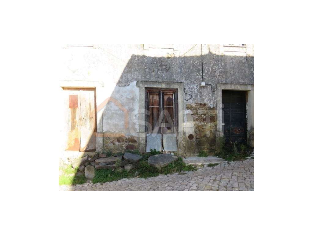 Moradia para Reconstrução em Castanheira de Pera - Grande imagem: 2/12