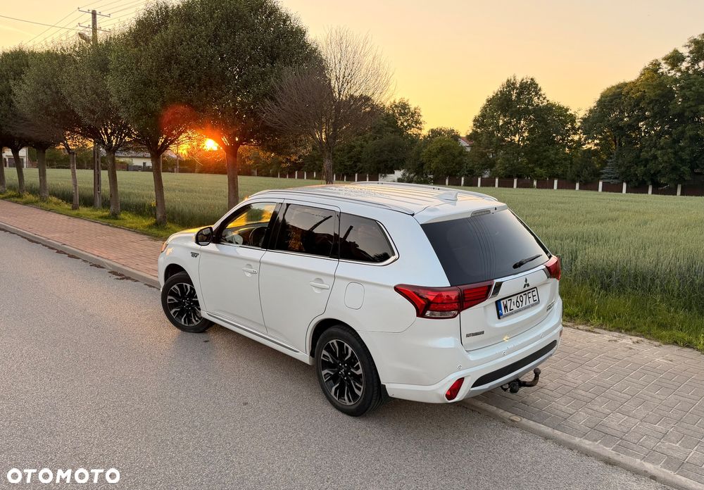 Mitsubishi Outlander 2.0 Instyle Navi 4WD CVT - 2