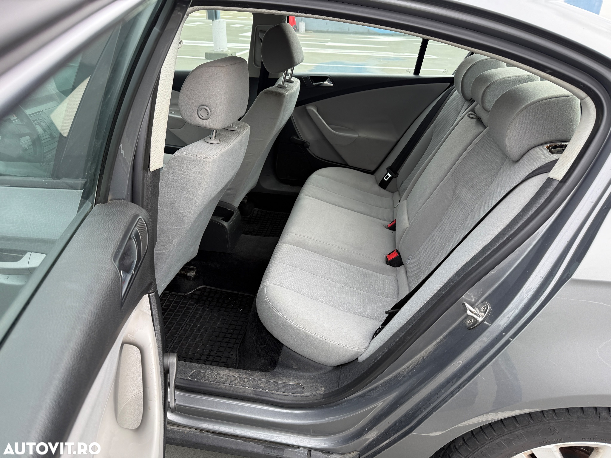 Volkswagen Passat 1.6 FSI Comfortline - 9