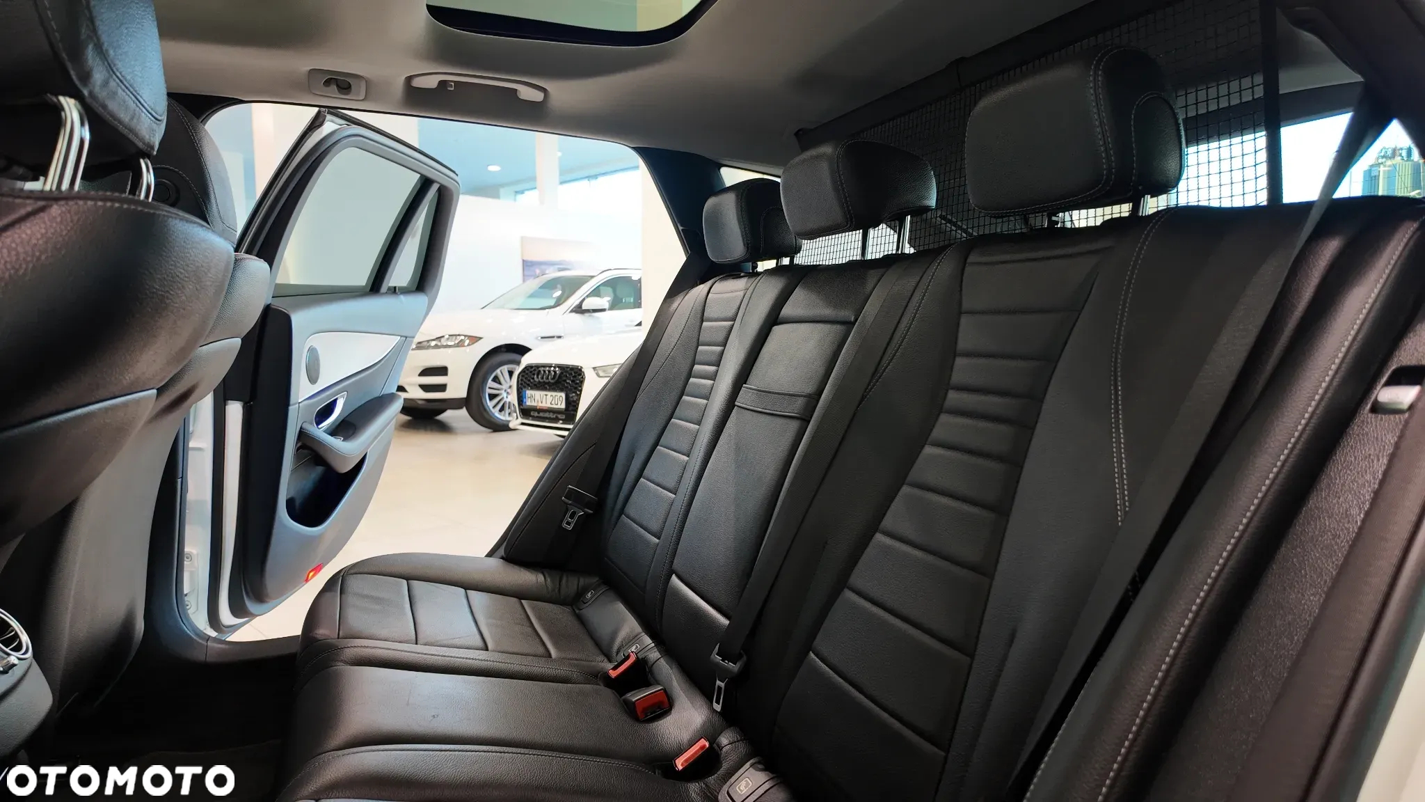 Mercedes-Benz Klasa E 220 d 4Matic T 9G-TRONIC Exclusive - 31