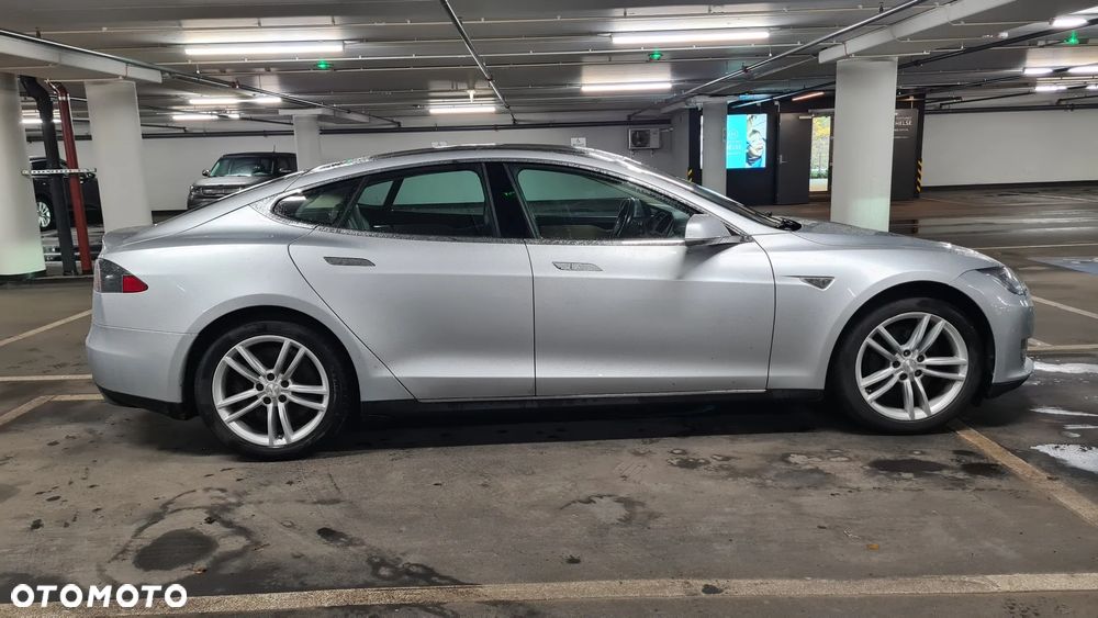 Tesla Model S 85 - 12
