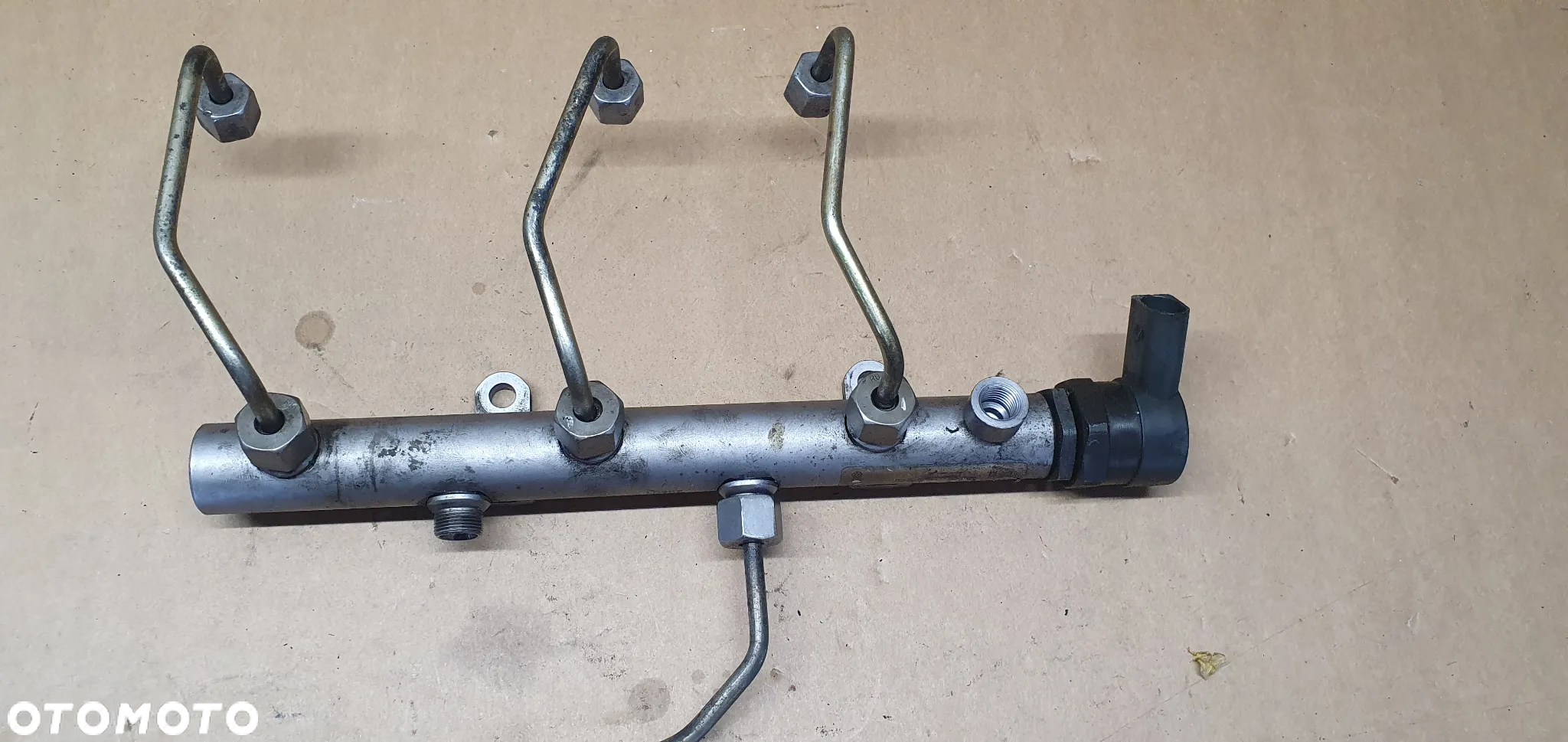 Listwa wtryskowa rurki czujnik VW Touareg 3.0 TDI 057130764C - 2