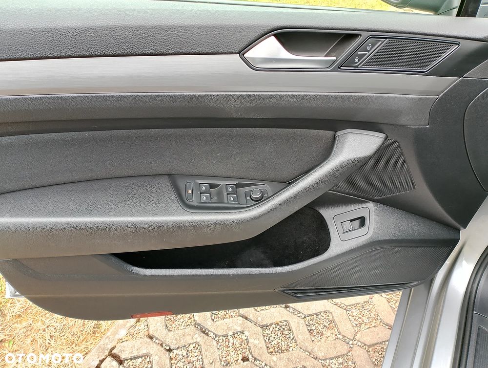 Volkswagen Passat 2.0 TDI (BlueMotion Technology) DSG Comfortline - 13