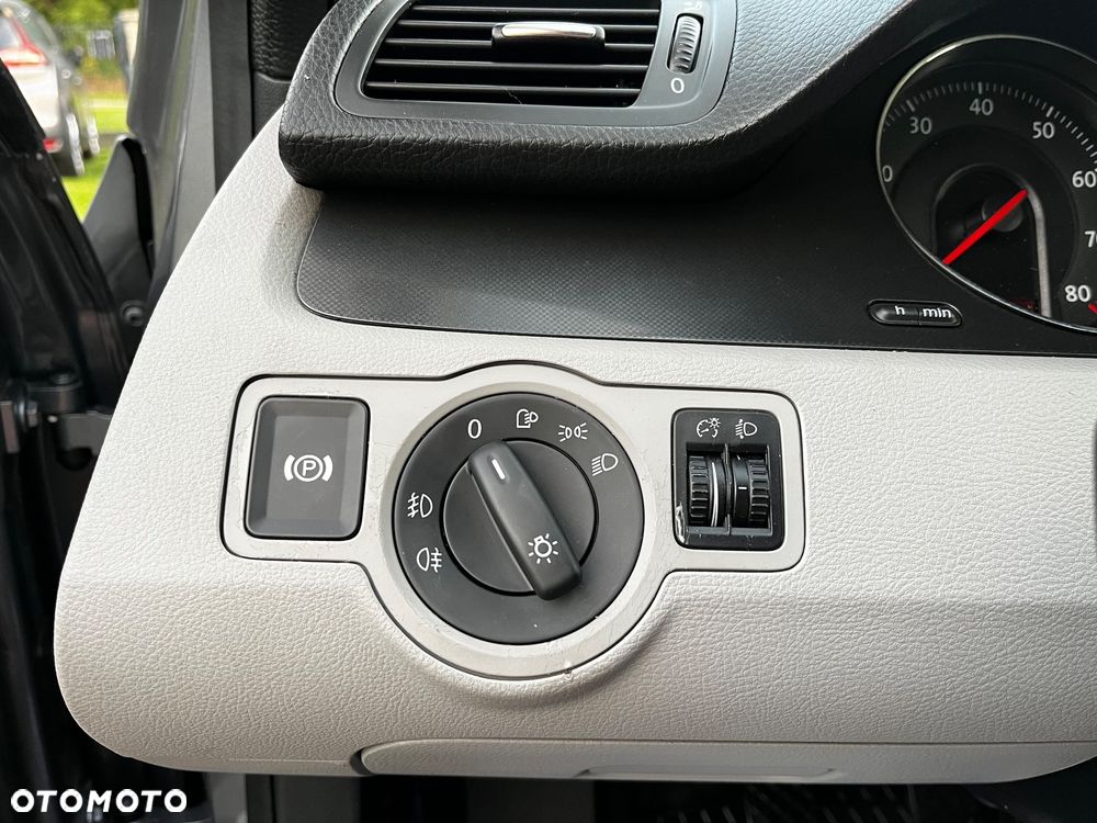 Volkswagen Passat 1.6 Exclusive - 13