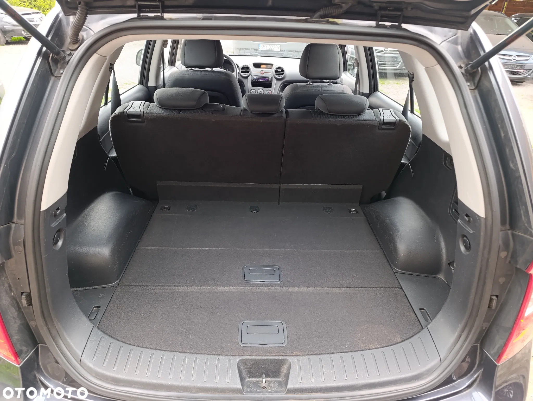 Kia Carens 2.0 CVVT LX - 8