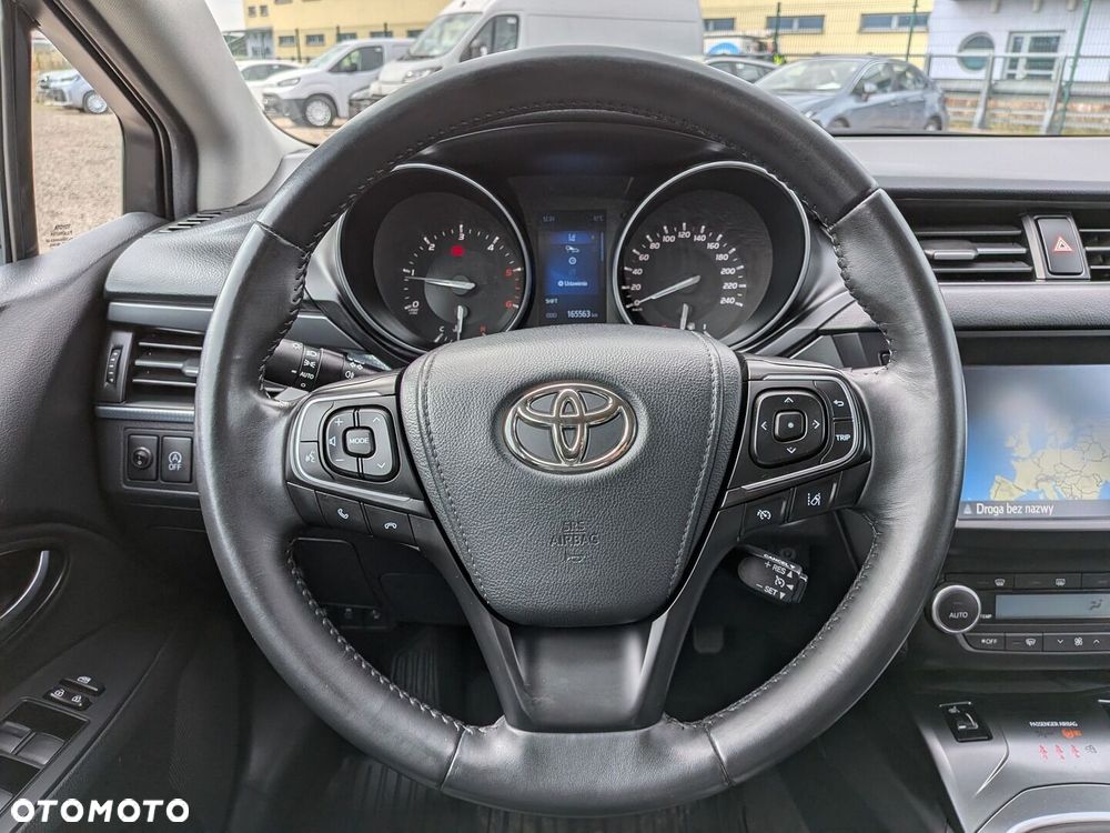 Toyota Avensis 2.0 D-4D Premium - 26