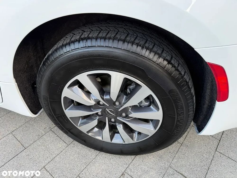 Chrysler Pacifica - 39