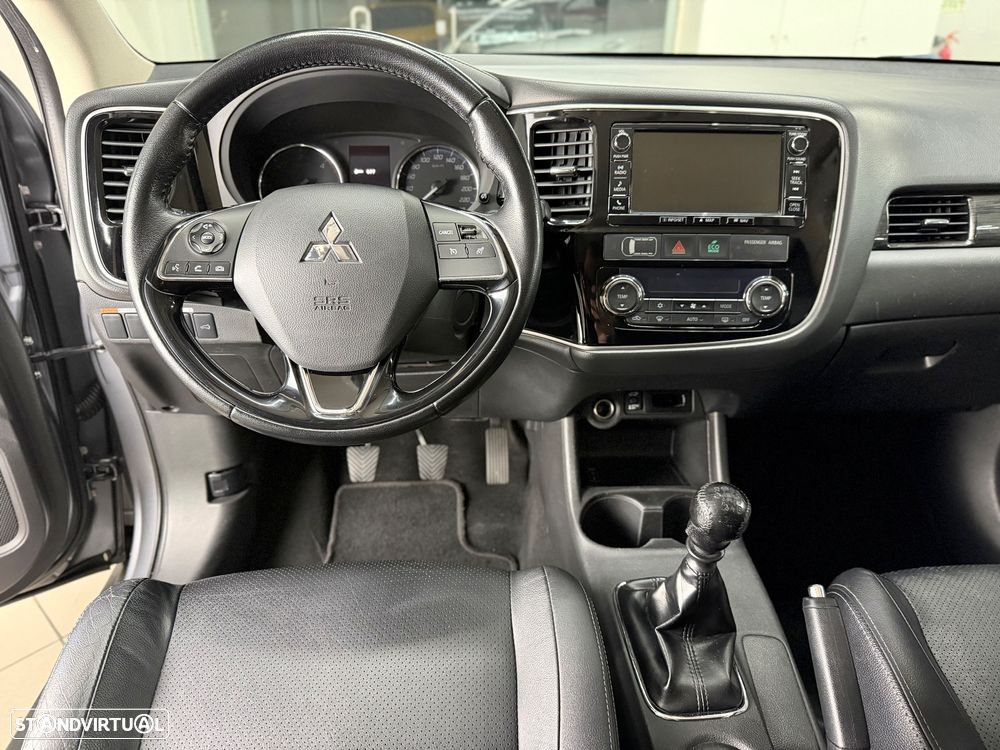 Mitsubishi Outlander 2.2 DI-D Instyle Navi - 17