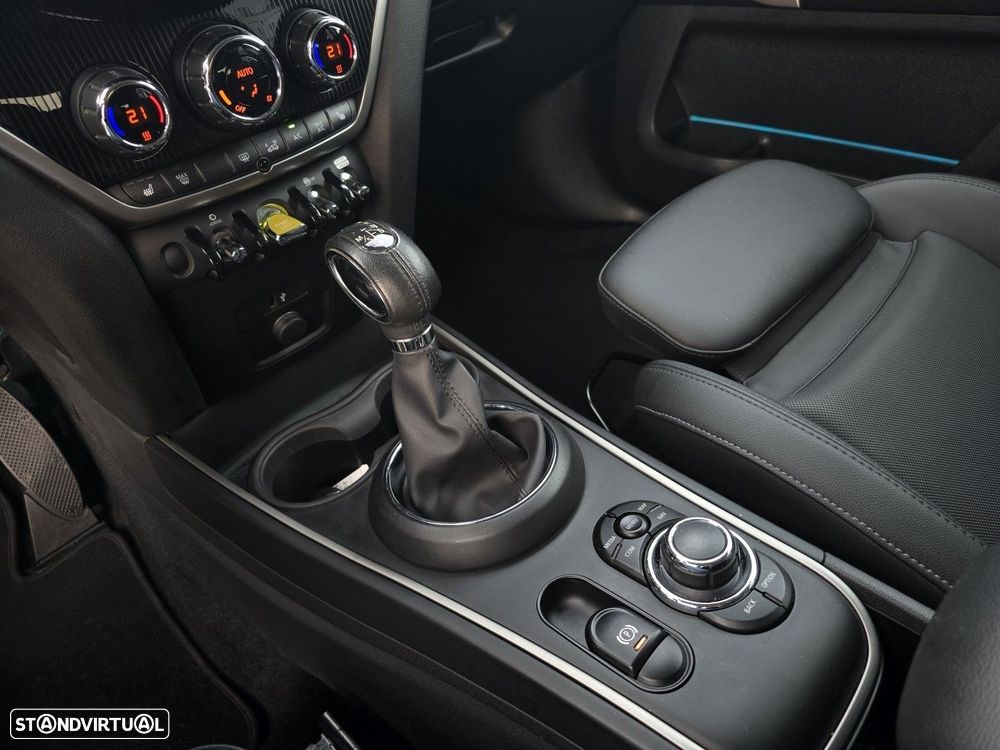 MINI Countryman Cooper SE Premium Essential Auto - 27