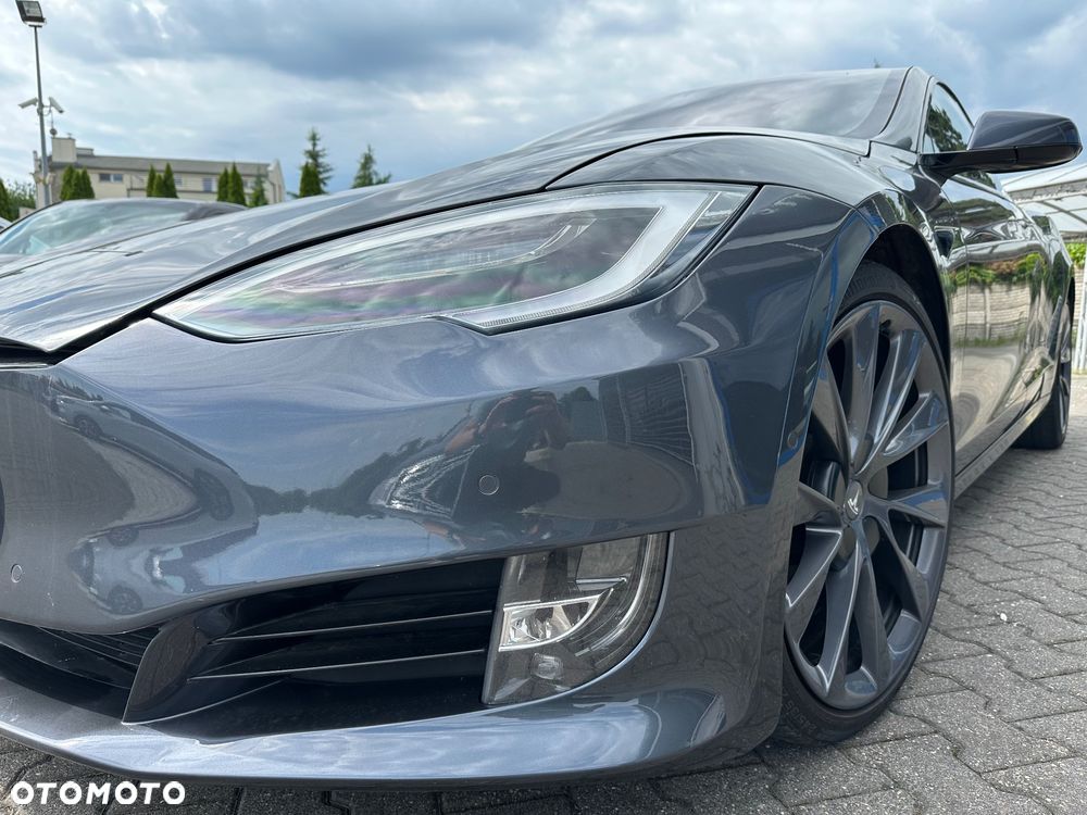 Tesla Model S - 4