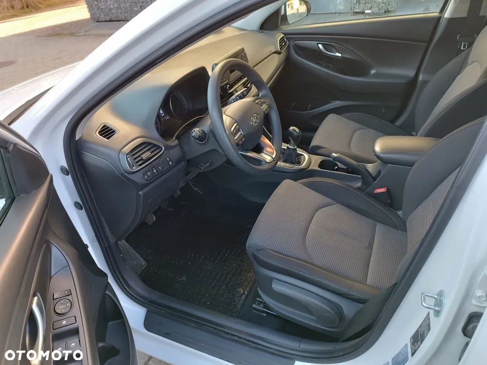 Hyundai i30 1.5 DPI Classic + - 7