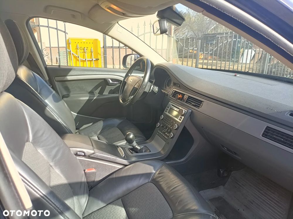 Volvo V70 2.5T Momentum - 6