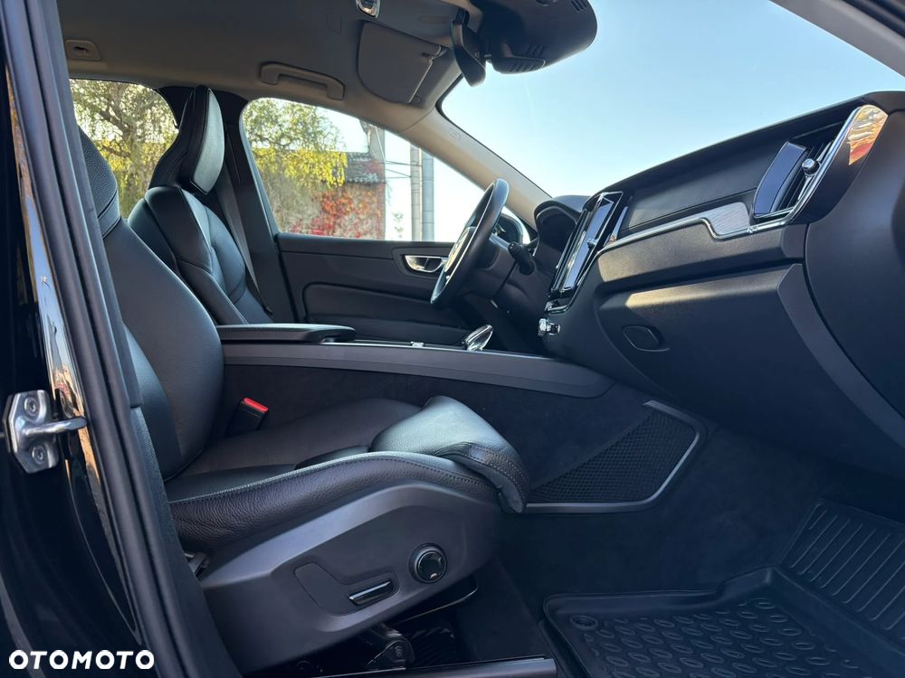 Volvo XC 60 B6 B AWD Inscription - 32