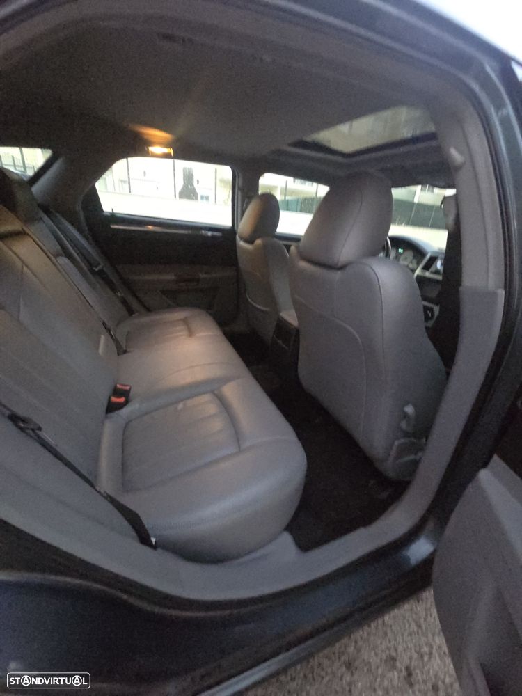 Chrysler 300 C Touring 3.0 CRD - 29