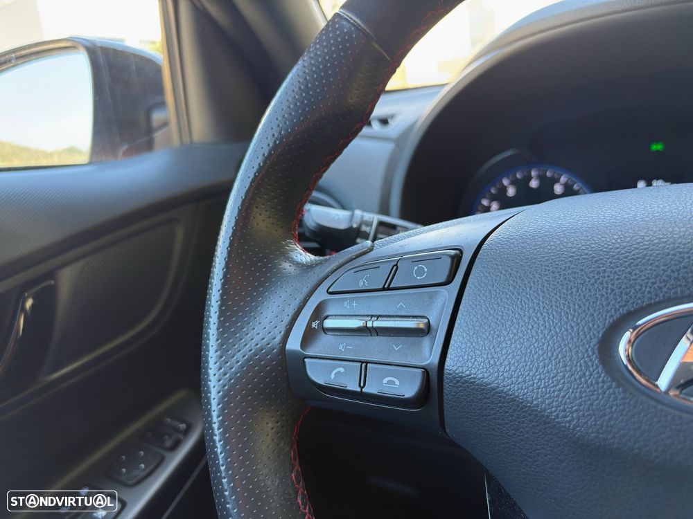 Hyundai Kauai 1.0 T-GDi Premium Pele/Tec.Vermelho - 26