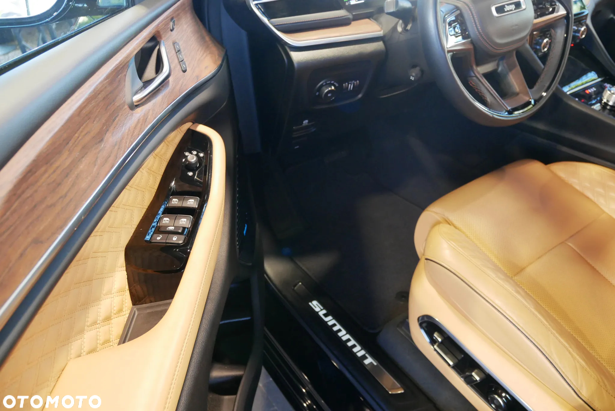 Jeep Grand Cherokee - 23