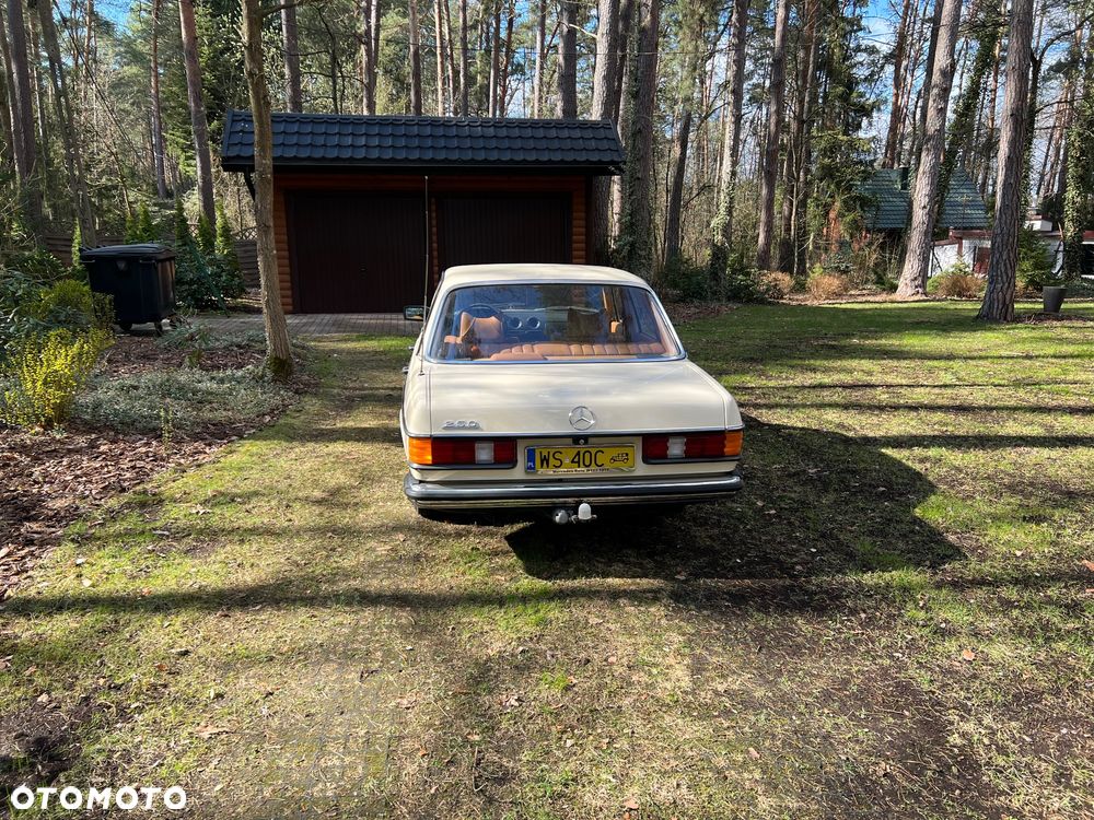 Mercedes-Benz W123 - 18