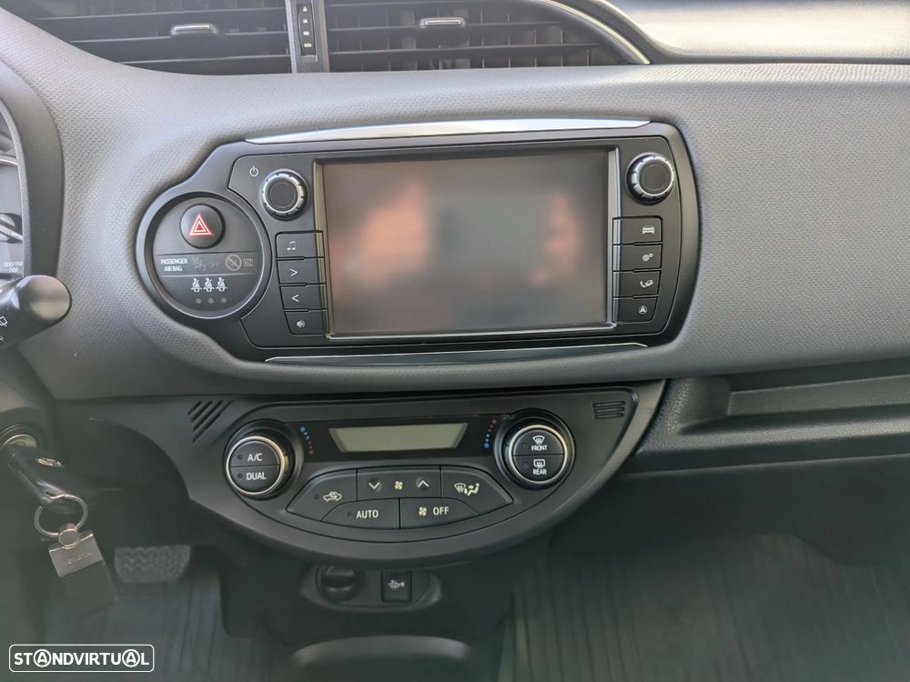 Toyota Yaris 1.5 HSD Comfort - 12
