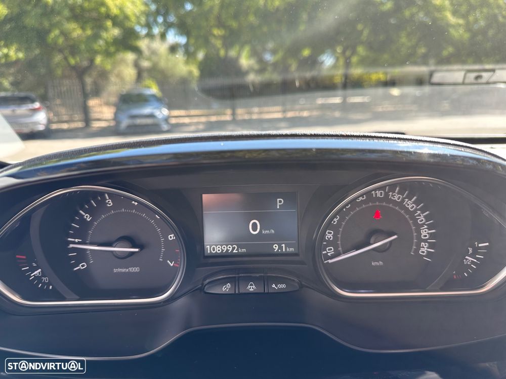 Peugeot 2008 PureTech 110 Stop&Start EAT6 Allure - 30