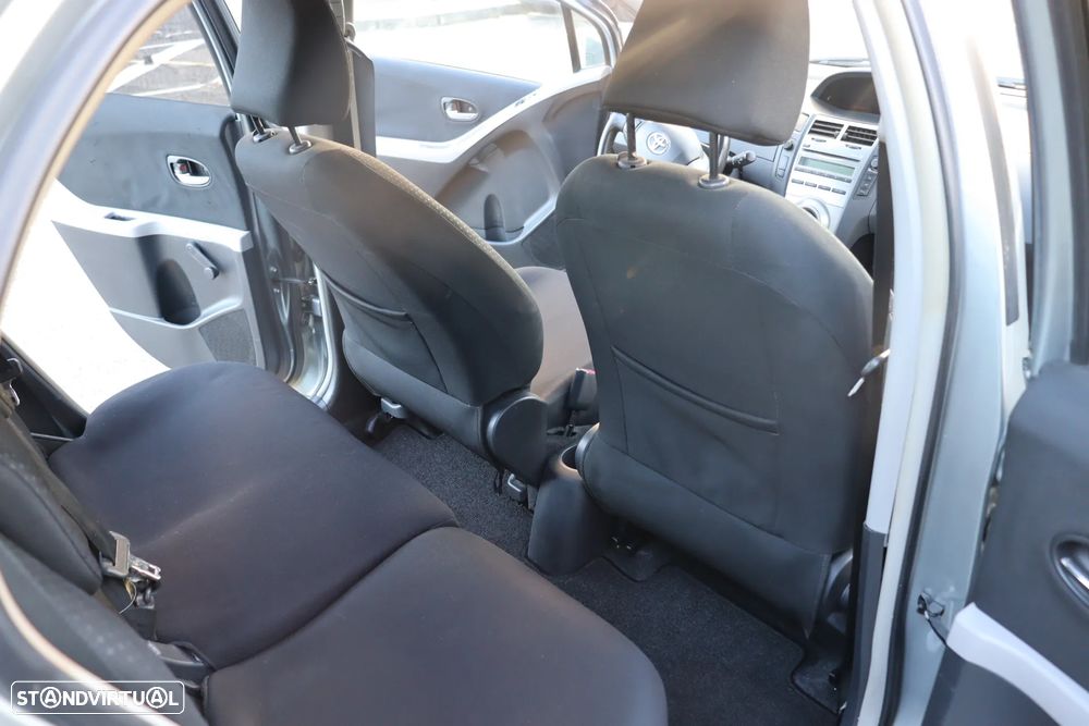 Toyota Yaris 1.3 VVT-i Sol High Pack VSC+TRC - 29