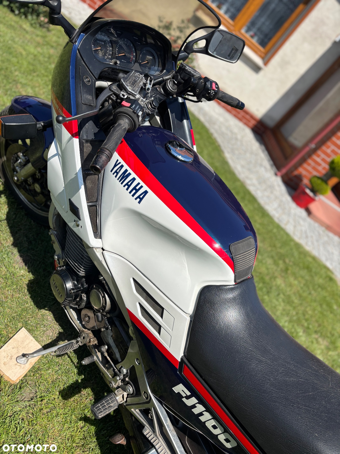 Yamaha FJ - 9