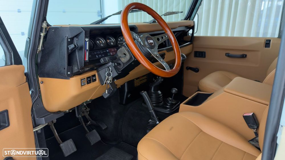 Land Rover Defender - 12