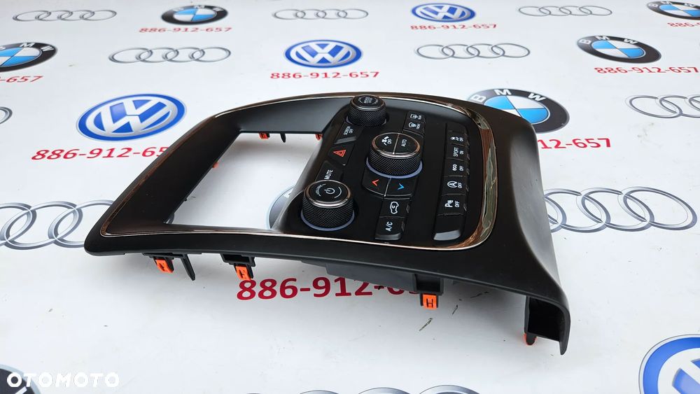 Dodge Durango 2017-2020  Panel klimatyzacji AC Panel sterowania nawiewem P68333643AA Ramka wyświetlacza radia  MAŁY WYŚWIETLACZ - 2