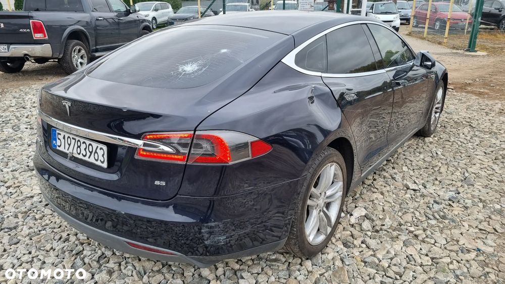 Tesla Model S 85 - 13
