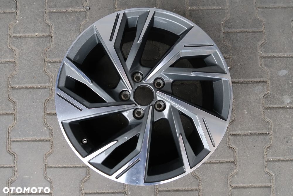 AD16 Felga Audi A3 8y0601025AB 7,5x18et42 - 1