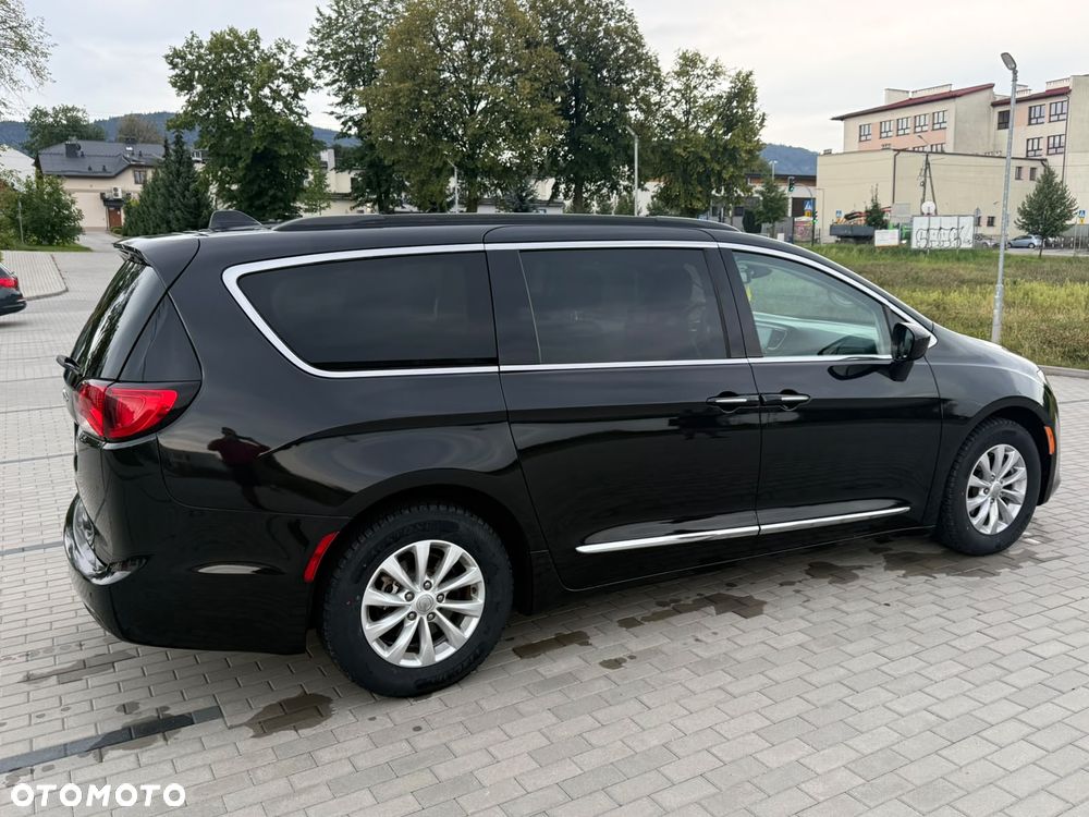 Chrysler Pacifica - 9