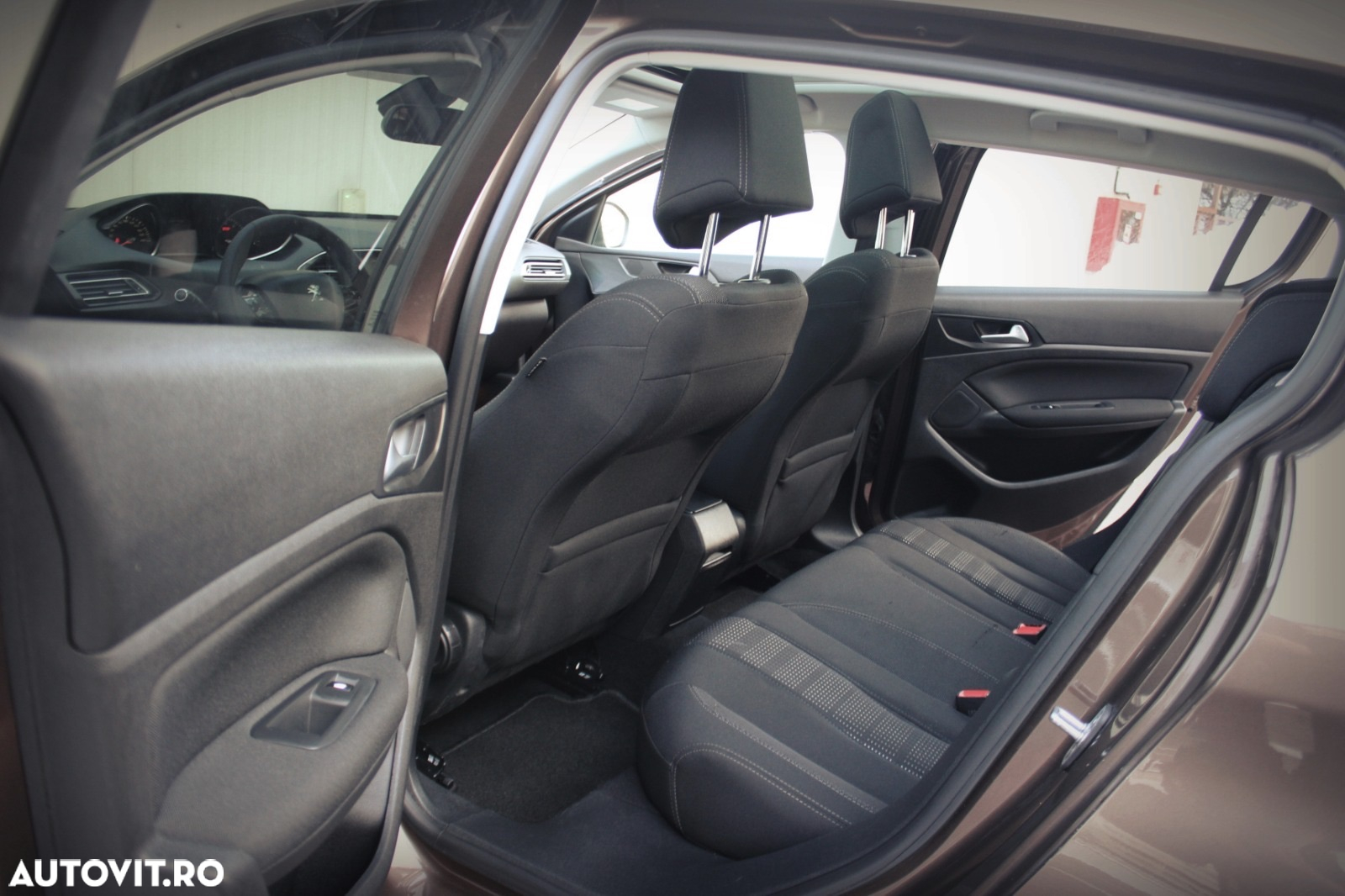 Peugeot 308 1.2 L PureTech Turbo Access - 17