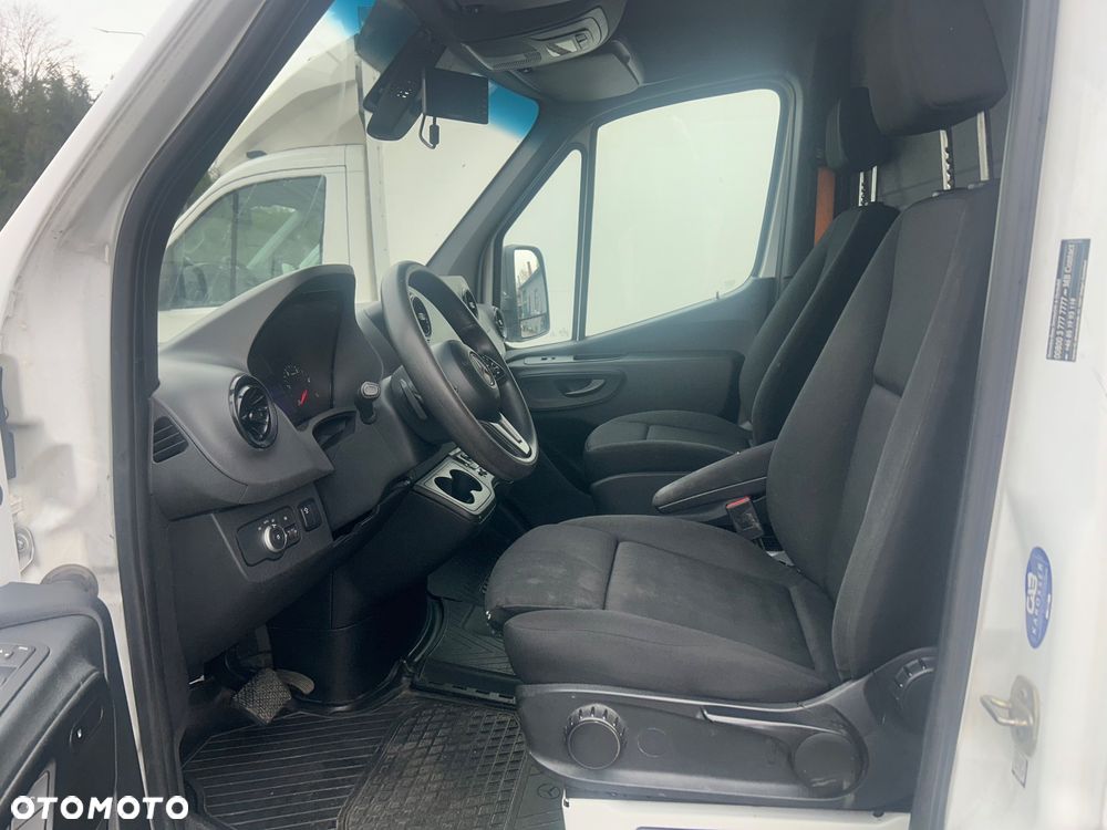 Mercedes-Benz Sprinter - 11