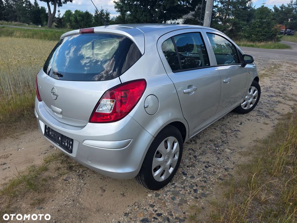 Opel Corsa 1.2 16V Cosmo - 11