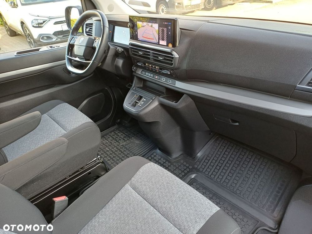 Peugeot Traveller - 11