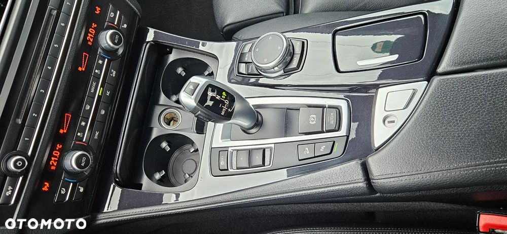 BMW Seria 5 520d xDrive - 29