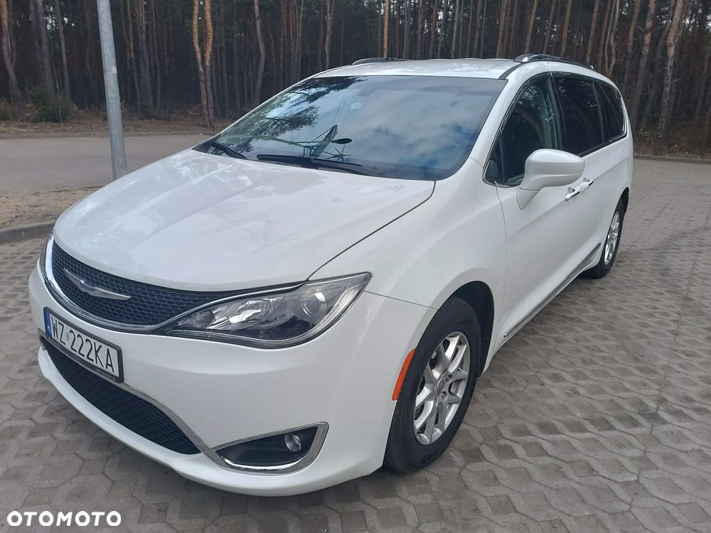 Chrysler Pacifica - 1