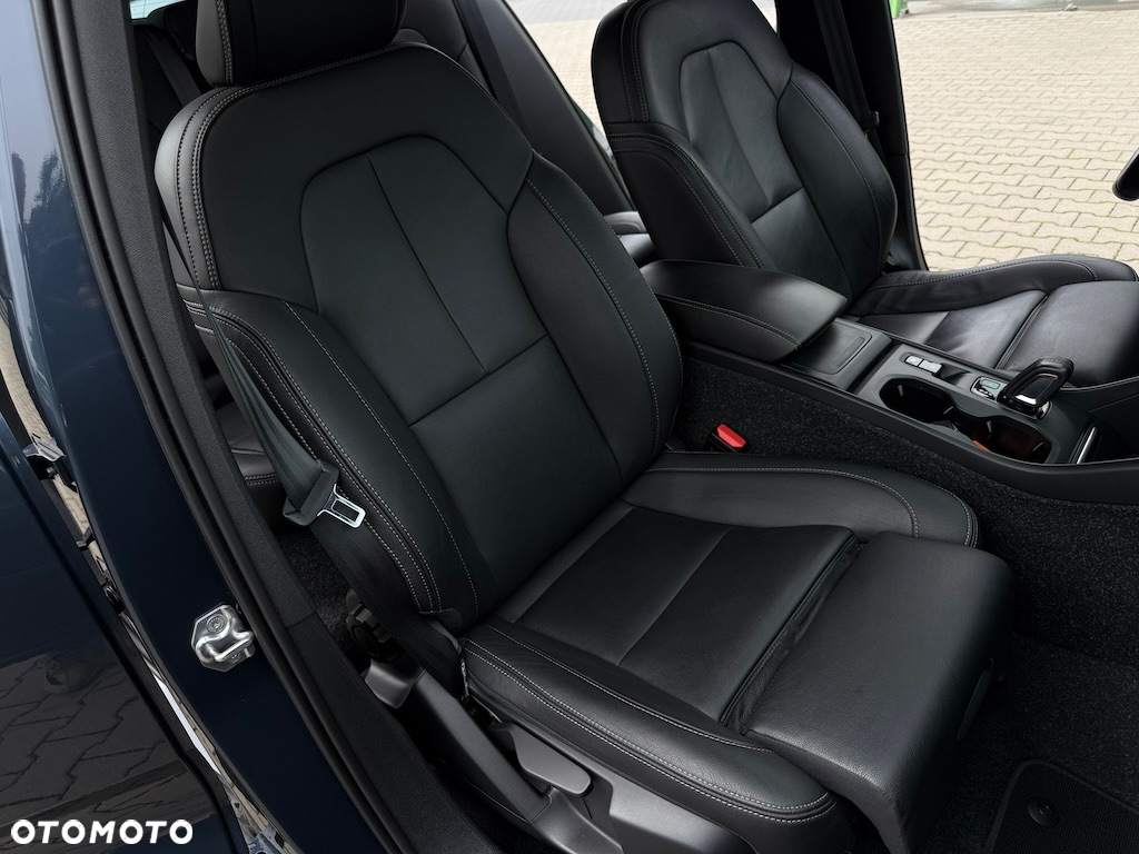 Volvo XC 40 T3 Momentum Pro - 34