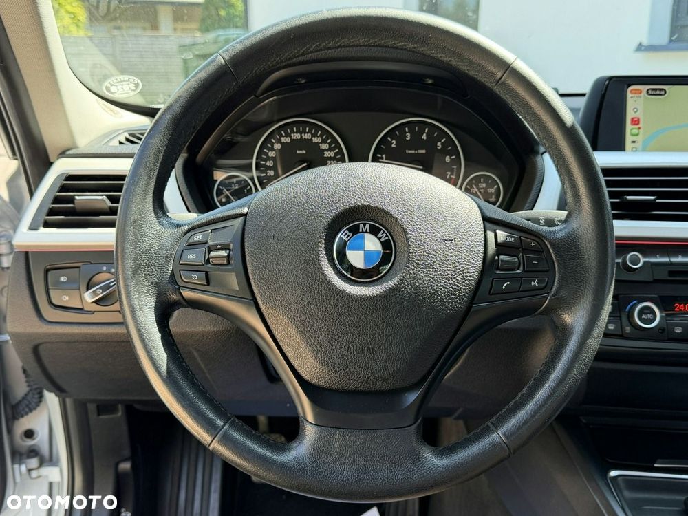 BMW Seria 3 320i Sport Line - 11