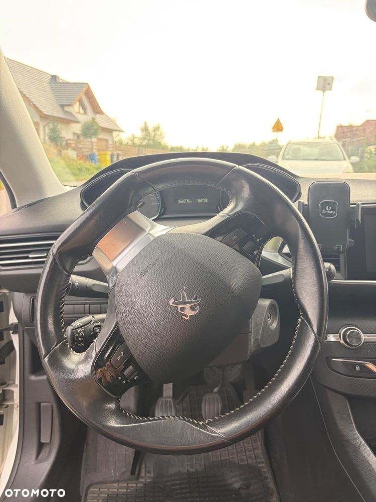 Peugeot 308 - 8