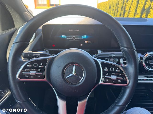 Mercedes-Benz GLA - 12