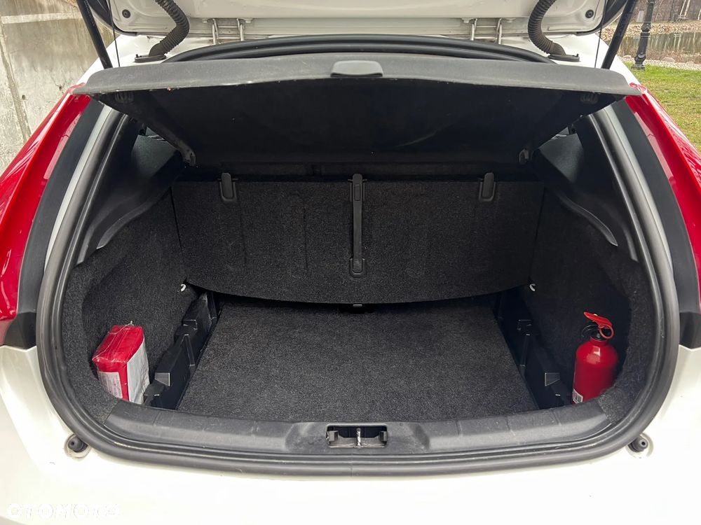 Volvo V40 D2 Summum - 11