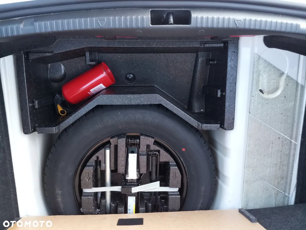 Skoda RAPID 1.0 TSI Style - 25