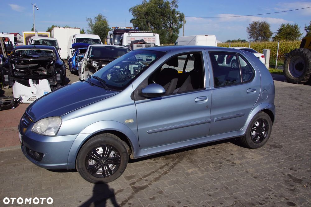 Auto na części - Tata Indica 1.4 MPI 85 KM 475 Si 26902610 TAT736 2009R Silnik Skrzynia Drzwi Błotnik Zderzak Maska Klapa Lampa Lusterko Deska Kokpit Sterownik Moduł Czujnik Licznik Kierownica - 2