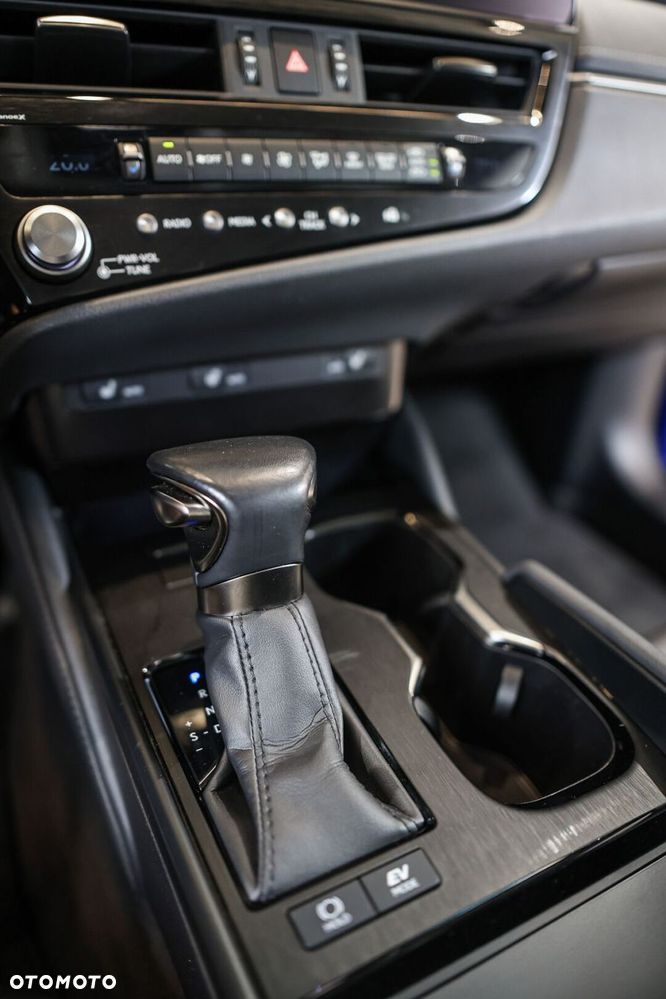Lexus ES - 22