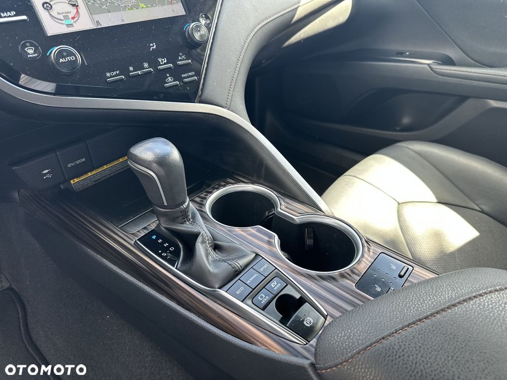 Toyota Camry 2.5 Hybrid Executive CVT - 19