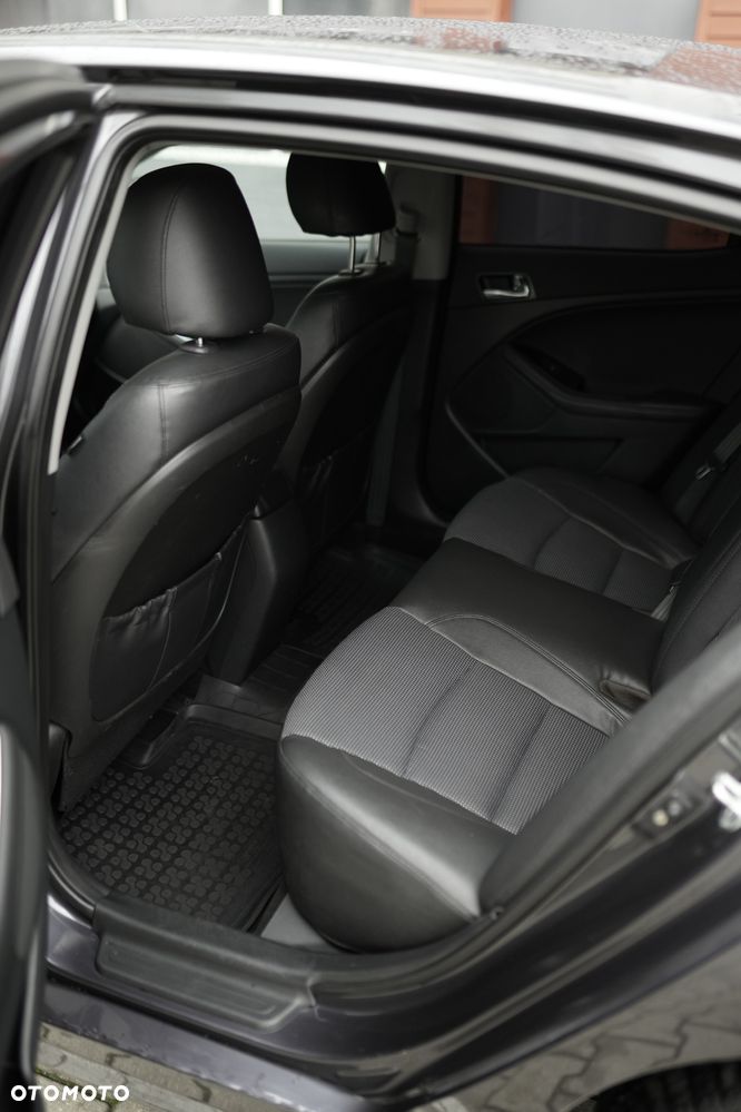 Kia Optima 1.7 CRDi M - 12