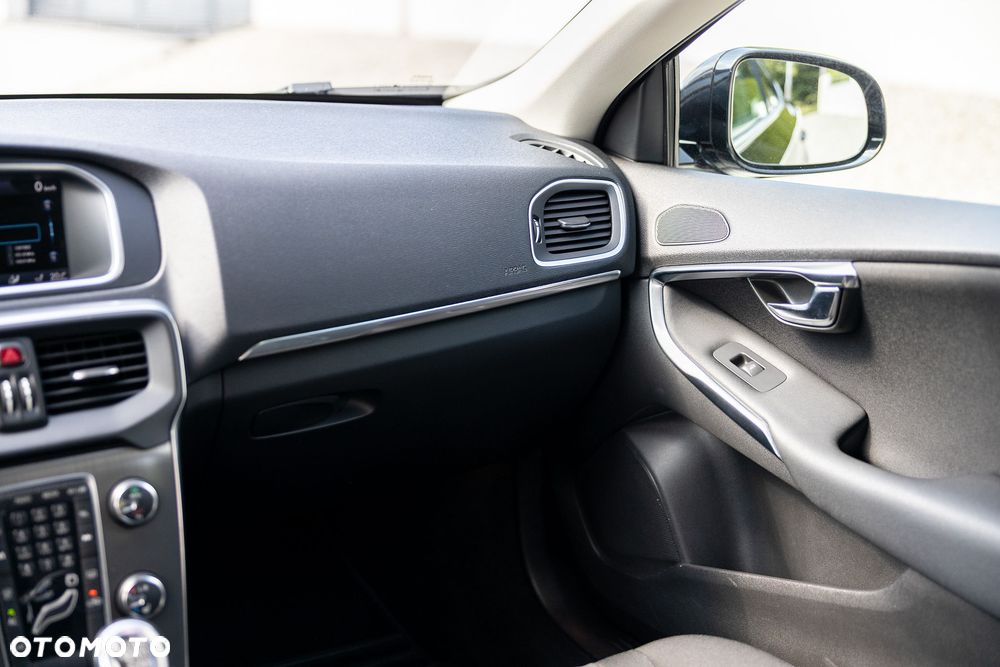 Volvo V40 T3 Momentum - 23