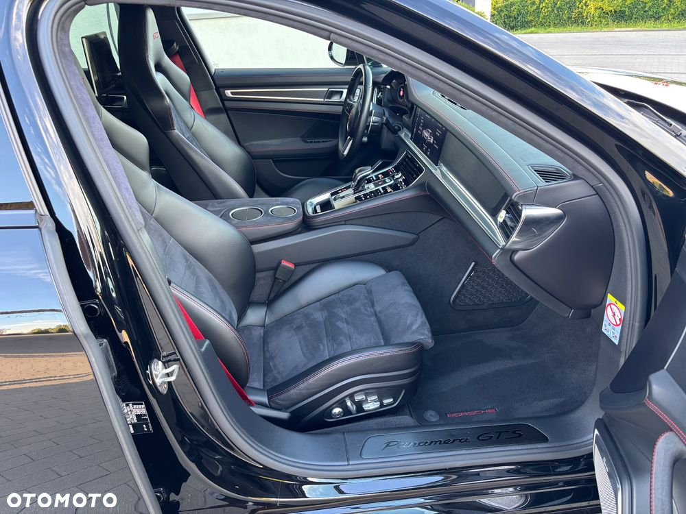 Porsche Panamera GTS Sport Turismo - 21