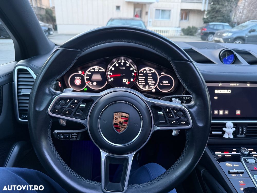 Porsche Cayenne - 8